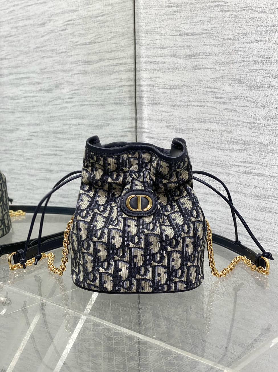Cest Bucket Bag